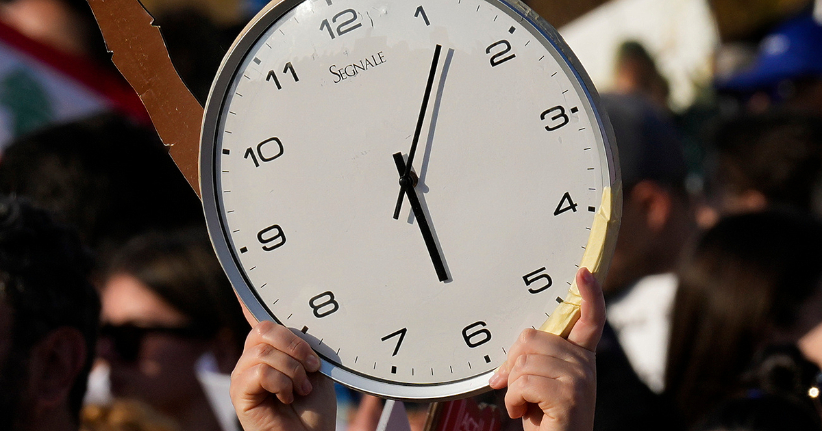 В нощта между 26 и 27 октомври ще върнем часовниците си с