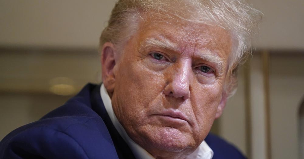 Доналд Тръмп омаловажи шегата на комика Тони Хинчклиф за плаващия