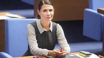 Не я свърта на едно място захваща се с всяка