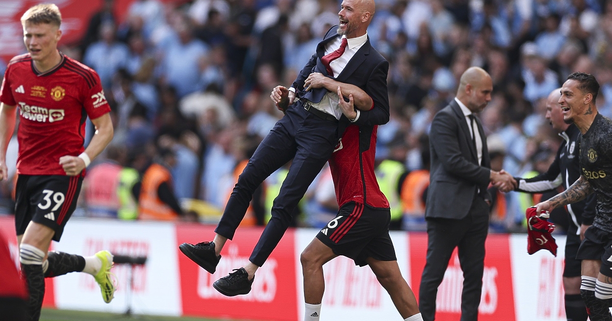 Манчестър Юнайтед уволни мениджъра на тима Ерик Тен Хаг. Рууд ван