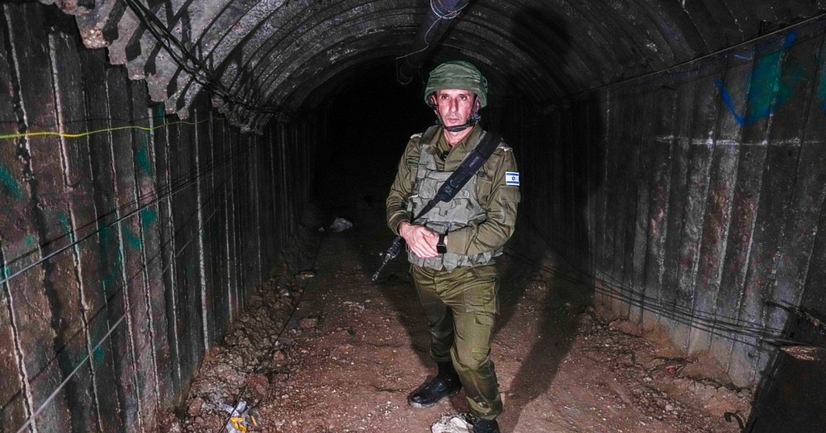 Израелската армия заяви, че е ударила бункер на Хизбула“, в