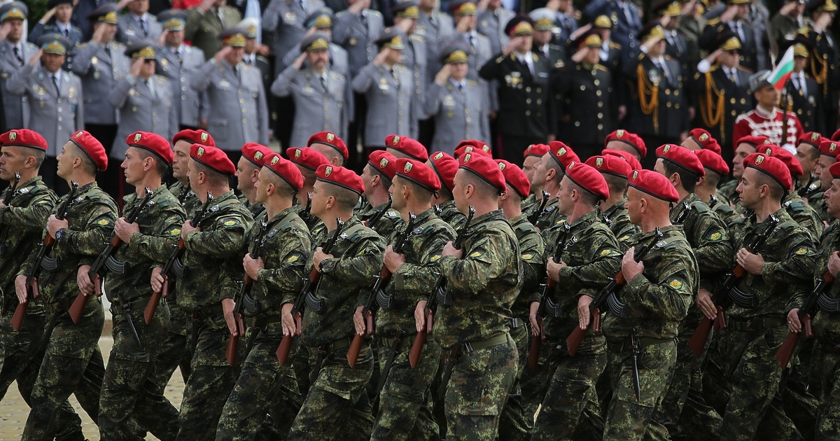 След очакваното увеличение на заплатите на военните с 30 до