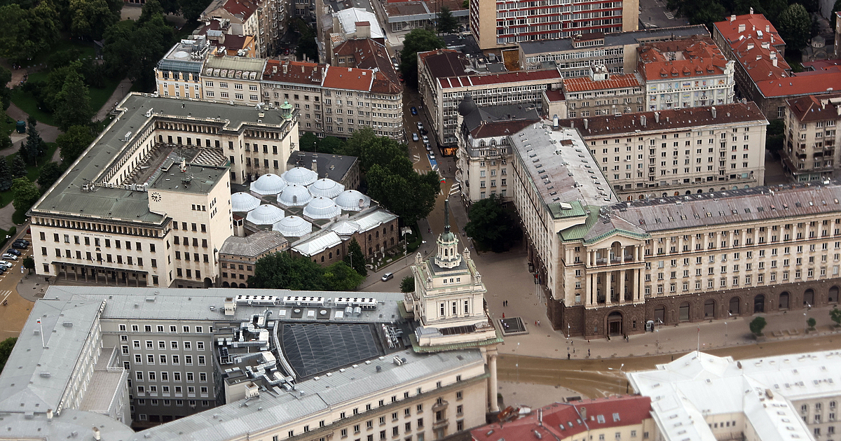 Правителство с пълен мандат? Или с непълен? И с чий