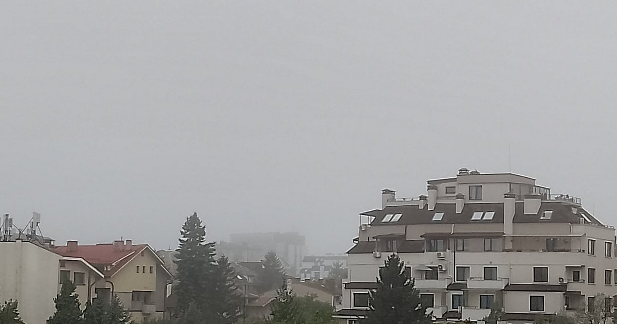 Атмосферното налягане е малко по-високо от средното за месеца -