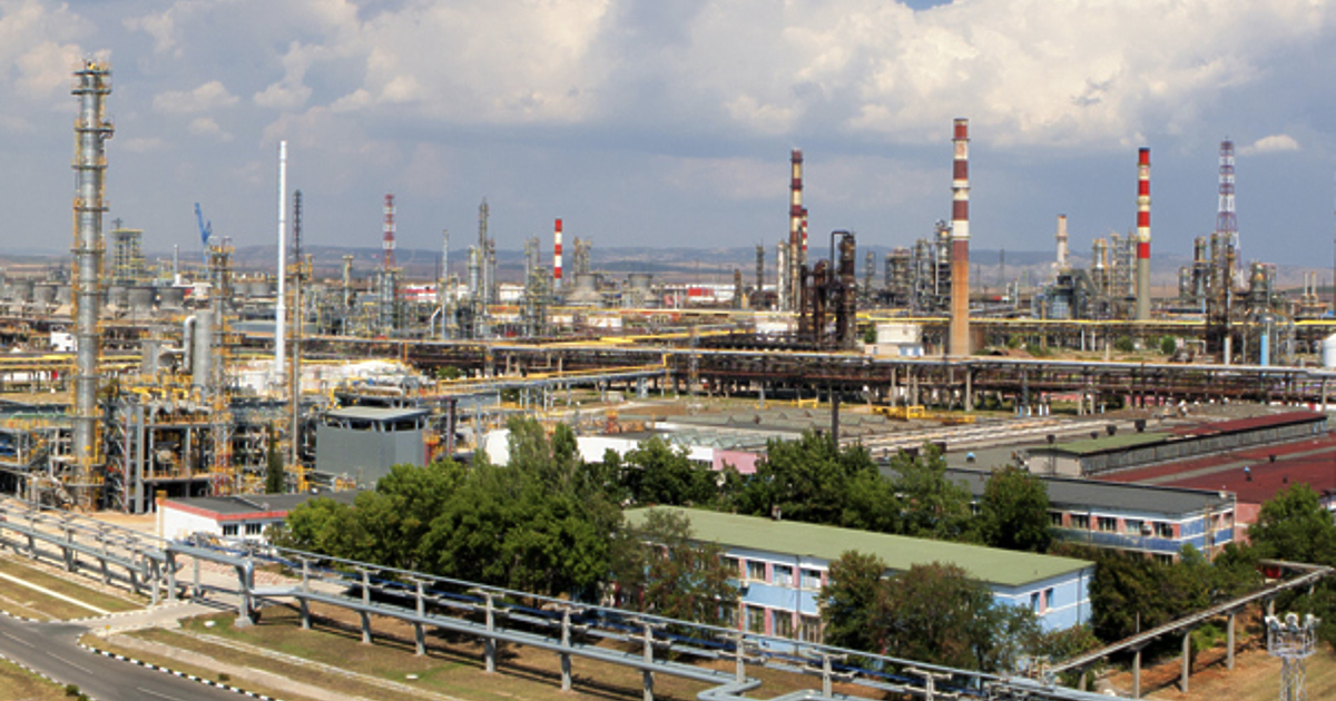 Руската държавна енергийна компания Лукойл“ планира да продаде рафинерията си