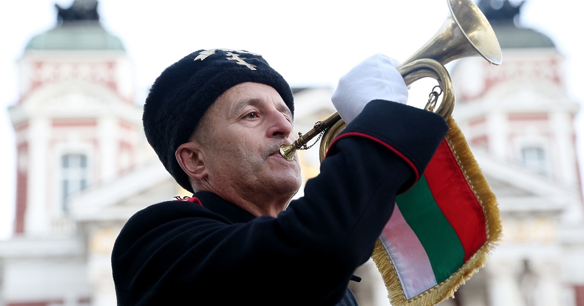 Протестът срещу пиесата, поставена от Джон Малкович Оръжията и човекът“,