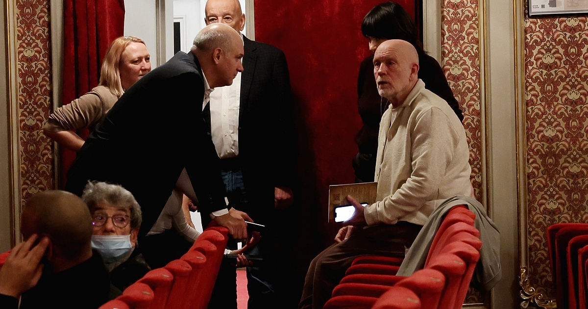 Още на 28 октомври директорът на Народния театър Иван Вазов