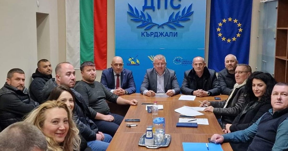 На заседание на Общински съвет на ДПС - Кърджали вчера са