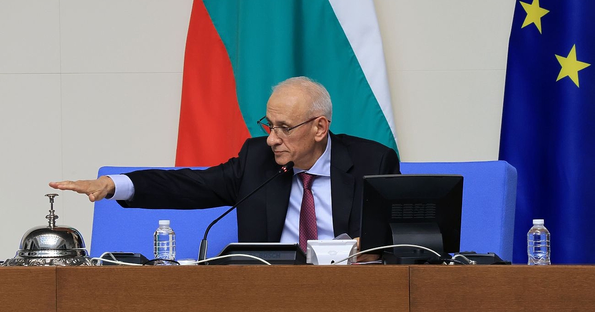 Днес продължава първото заседание на 51-вото Народно събрание. Депутатите ще