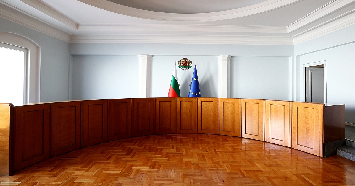 Денят понеделик бе като съревнование - кой пръв ще обяви