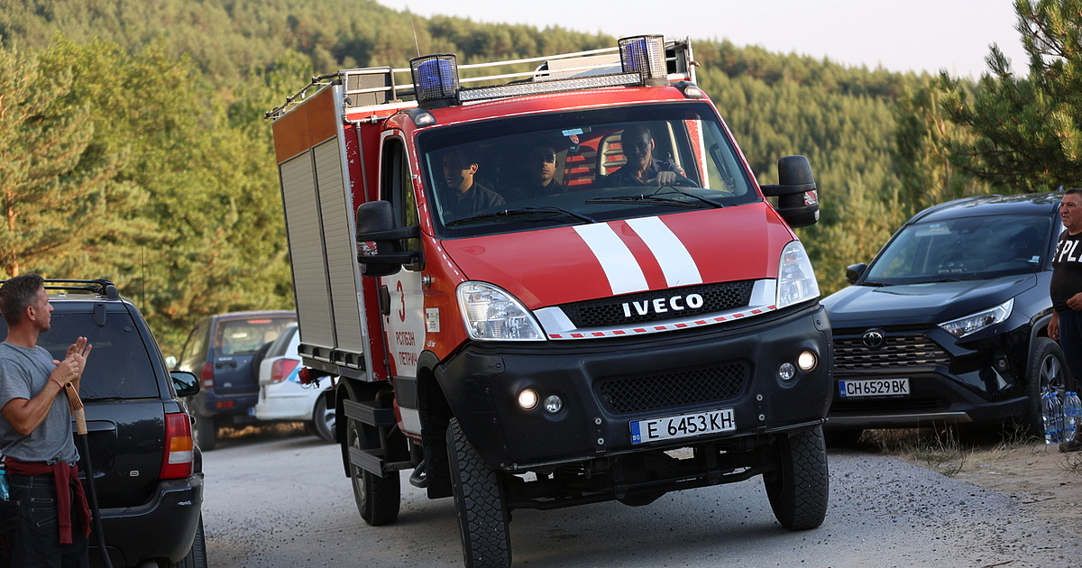 Двама младежи са загинали при възпламеняване на кола край ханче