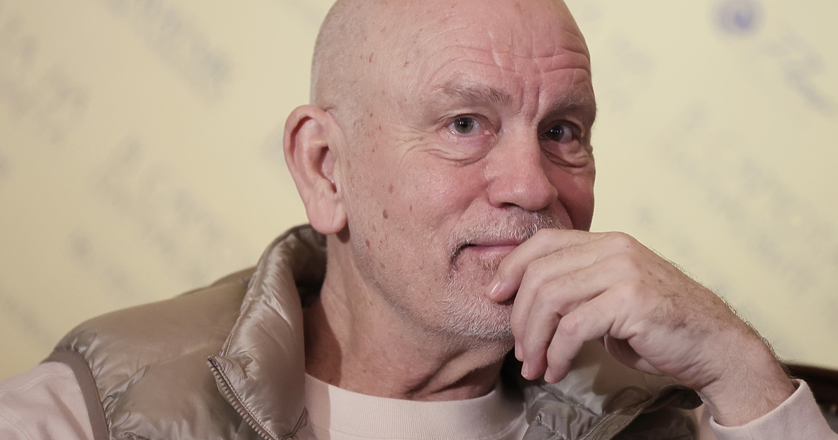 Залата на Народен театър Иван Вазов“ е място само за