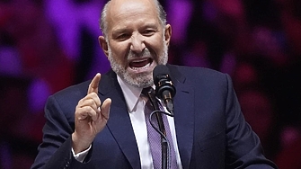 Кечистка тв водещ и любимец на Уолстрийт това са