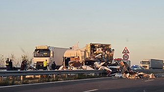 Два тира са катастрофирали при 103 и километър на магистрала Марица