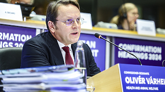 Евродепутатите отложиха за сряда решението си дали да одобрят унгарския