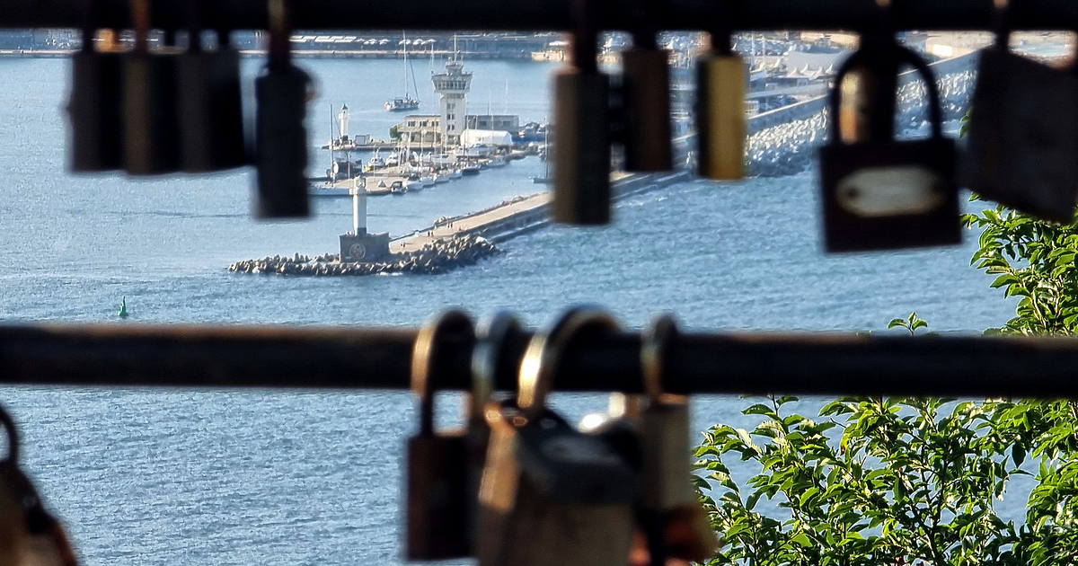 Вече повече от месец част от жителите на кв. Възраждане