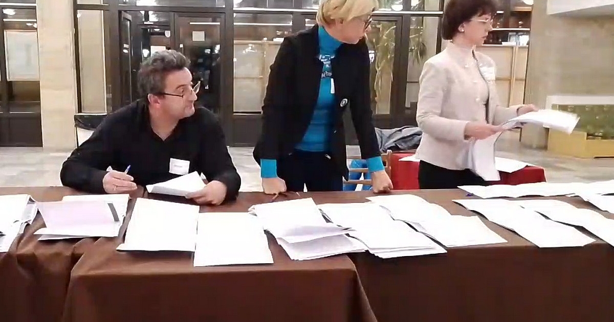 В 65 видеоустройства от преминалите парламентарни избори липсват записи. Това