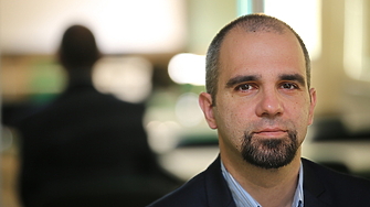 Първан Симеонов социолог политолог и едно от най разпознаваемите лица на