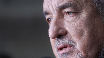 Ако и ф главният прокурор и състезател сам със себе си