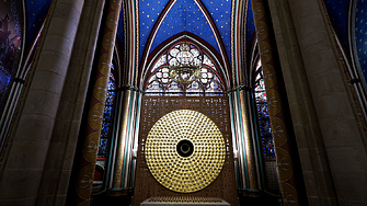 Камбаните на Нотр Дам звънят за първи път след пожара