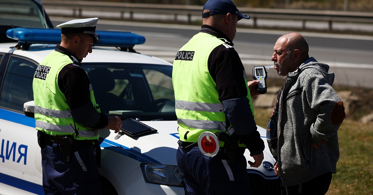 Докато водач, за когото има съмнения, че е употребил наркотици