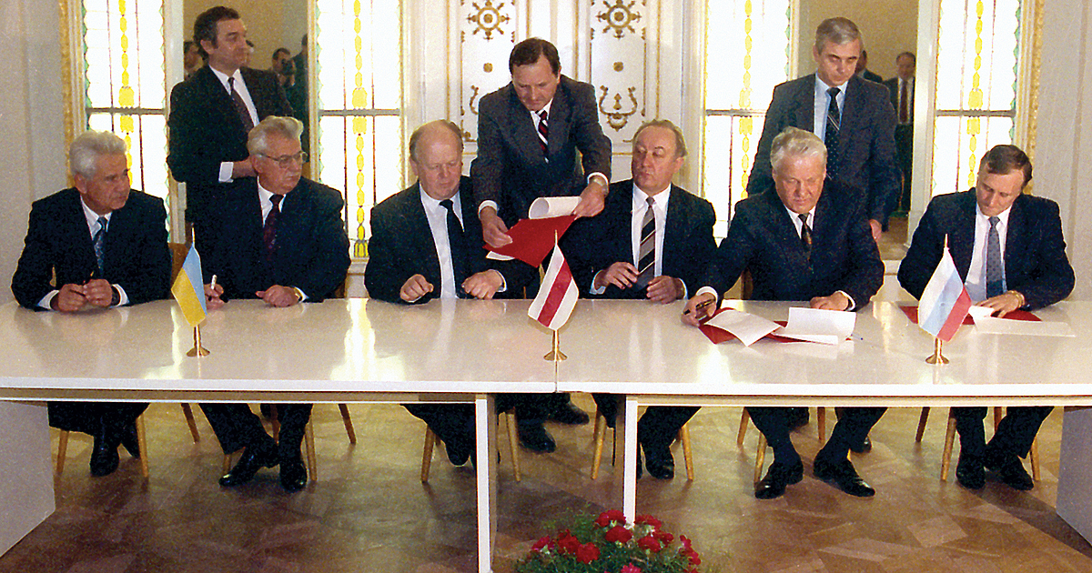 На 8 декември 1991 г. в правителствената резиденция Вискули“ в