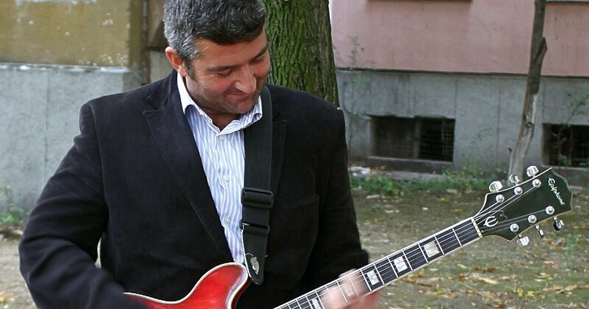 Боян Петков - басист на създадената навремето в Габрово група Остава,