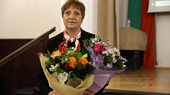 Новият председател на БАН е Евелина Славчева химик  член кореспондент Така за