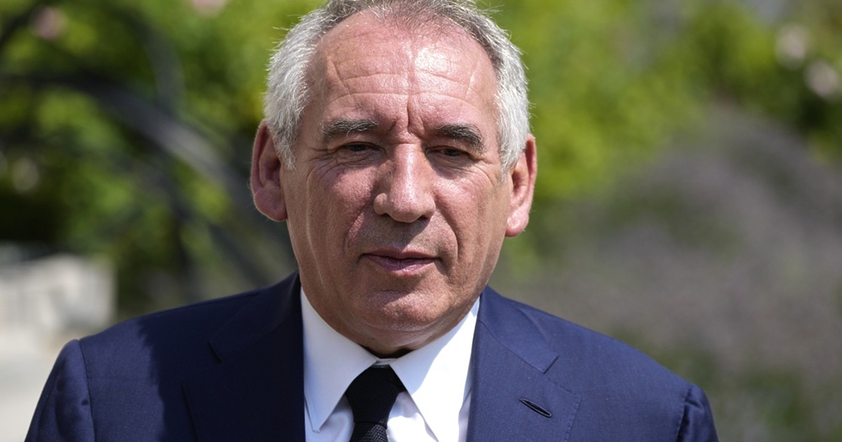 Френският центрист Франсоа Байру, лидер на Демократично движение, е назначен