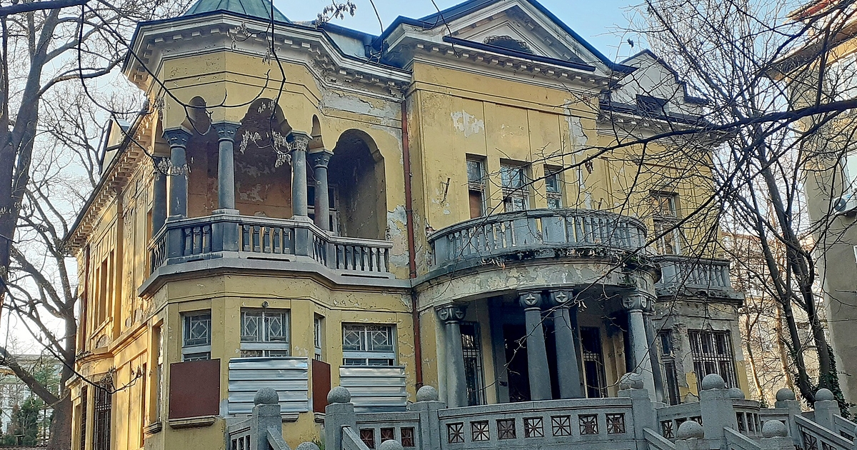 Емблематичната Къща с ягодите на ул. Сан Стефано в София