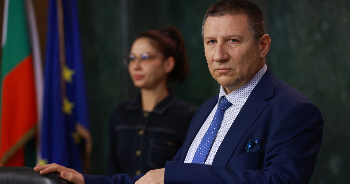 Изпълняващият функциите главен прокурор Борислав Сарафов поиска депутатския имунитет на