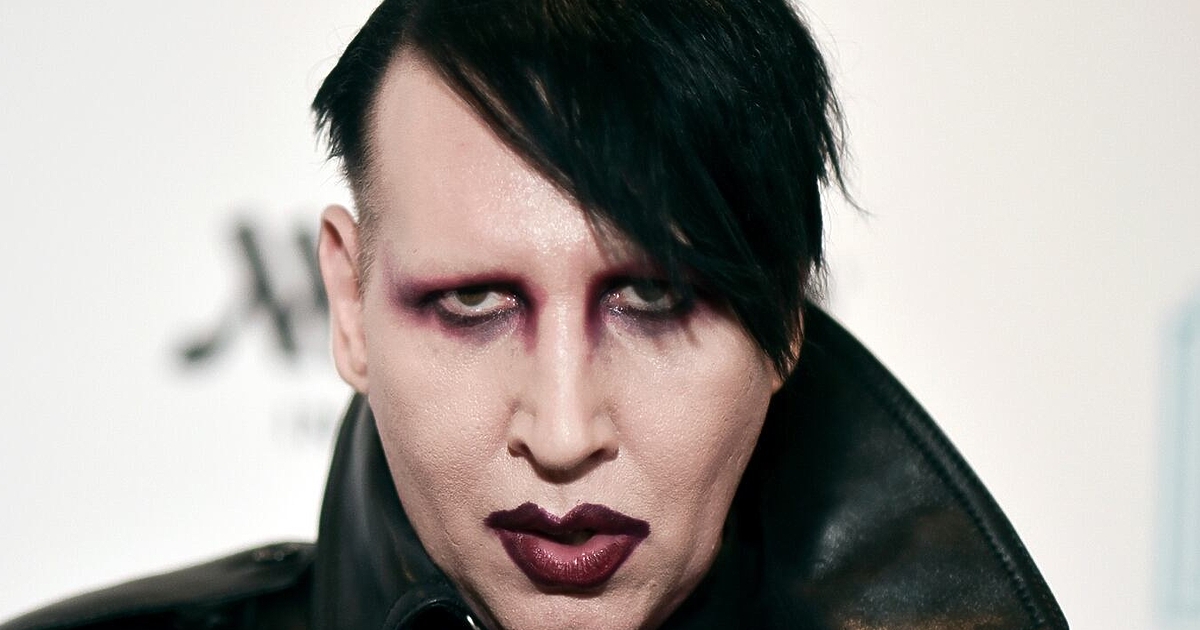 Кариерата му е под вода, разни бивши приятелки го спукват