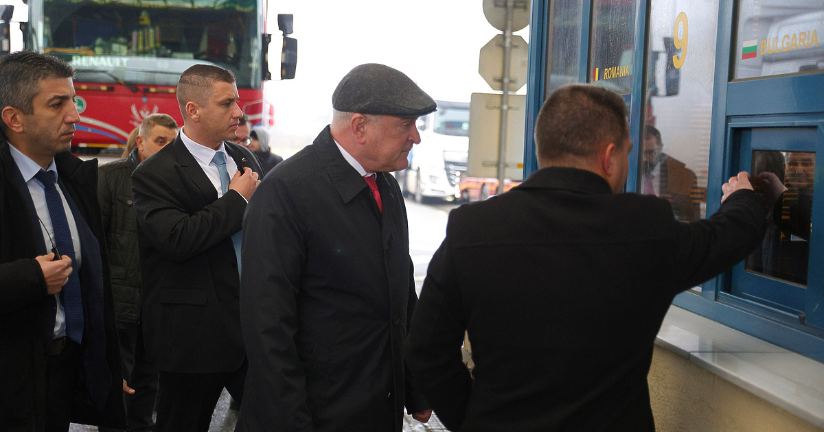 Фирмата-изпълнител си спазва сроковете по ремонта на Дунав мост при