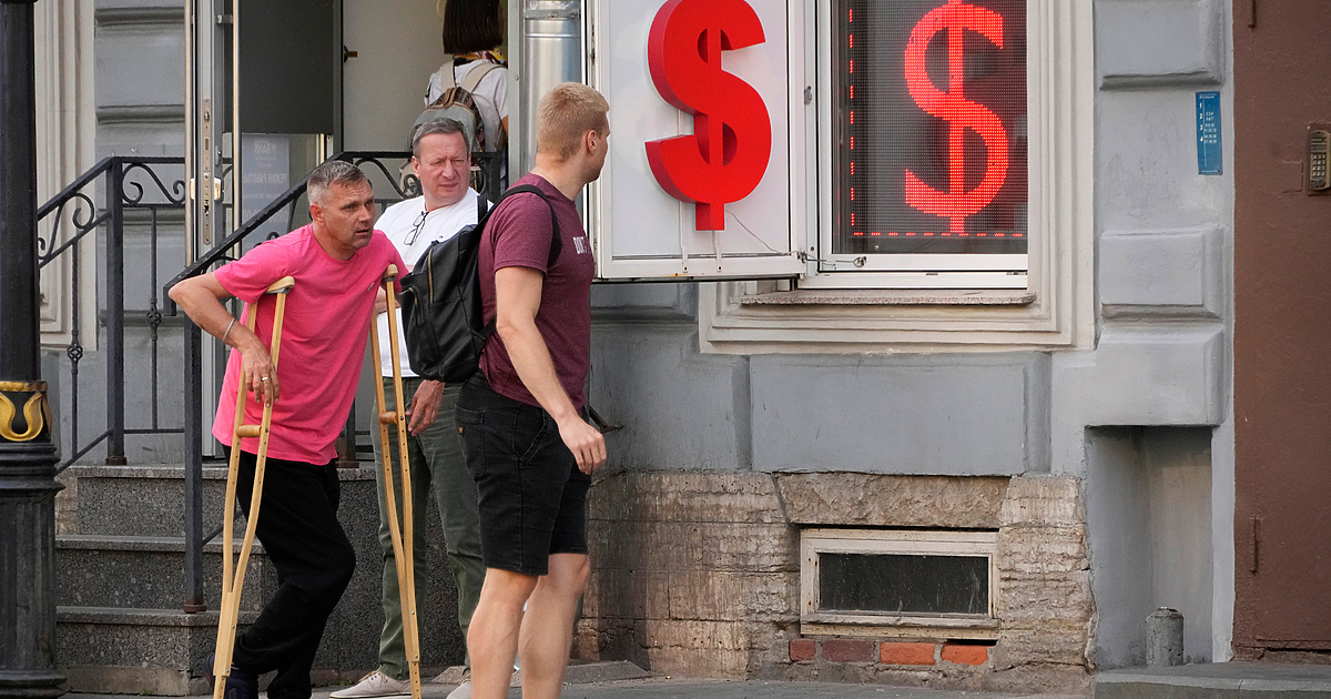 В Русия рублата от известно време губи стойност – през