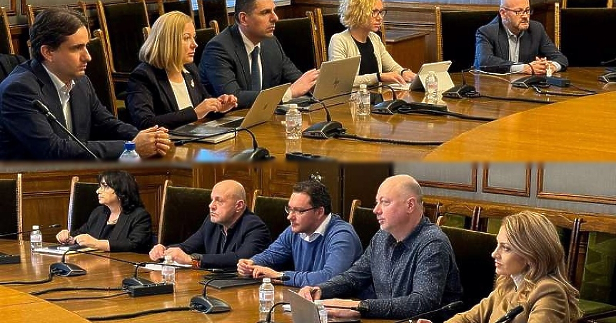 Време е да извикаме Том Круз, за да състави редовно