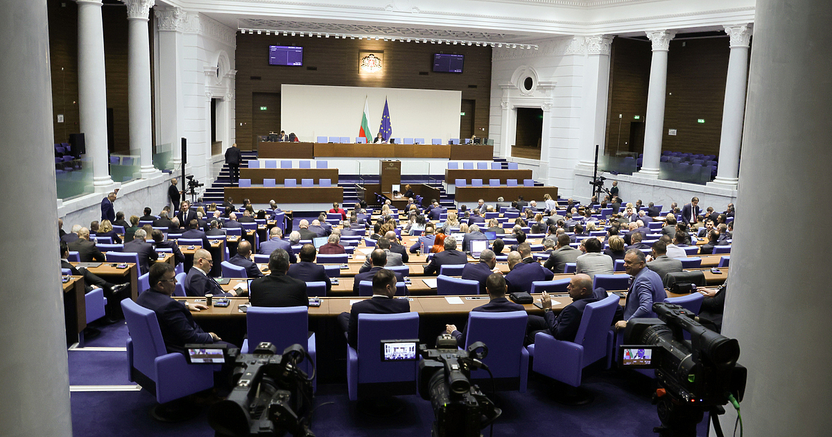Парламентът съкрати коледната си ваканция и тя ще бъде от