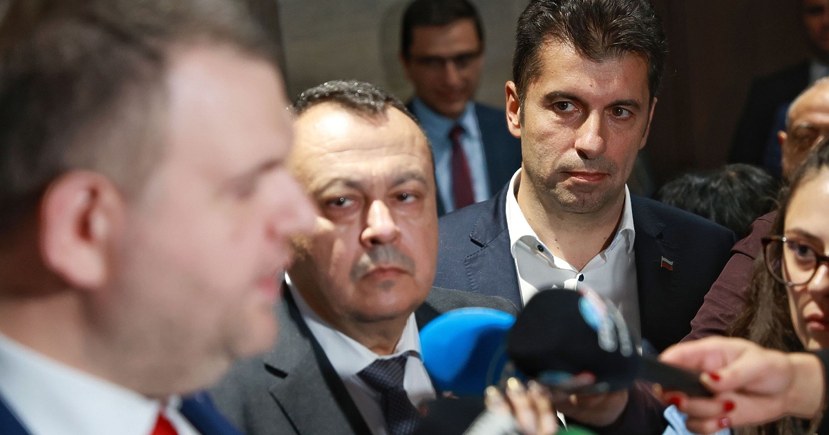 С политически раздели, разпад на т. нар. сглобка, предсрочни избори