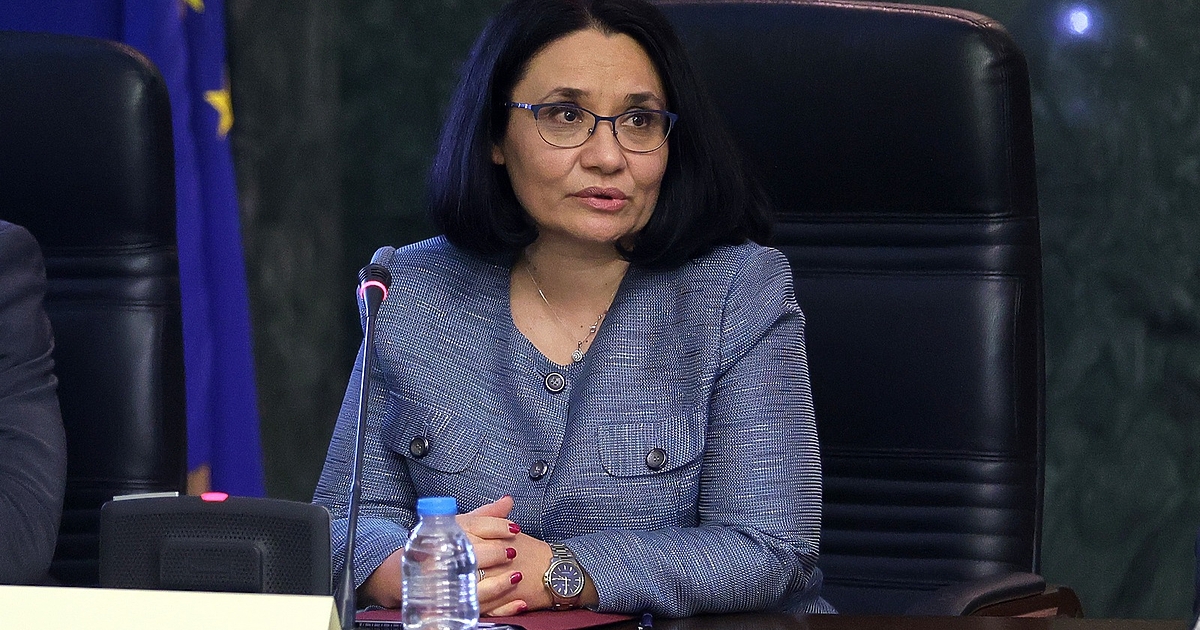 Докато парламентът, макар само на първо четене, даде снощи знак