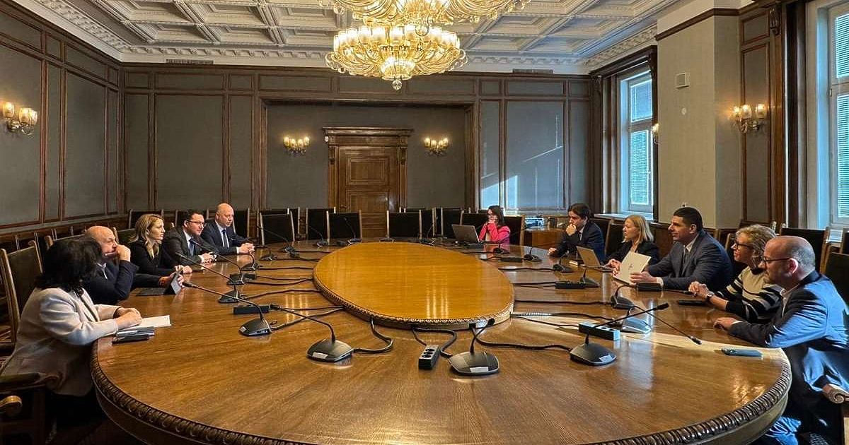 Преговорните екипи на ГЕРБ – СДС и Демократична България постигнаха