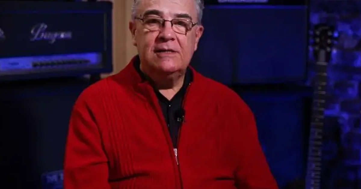 Починал е един от най-известните коментатори на футбол у нас