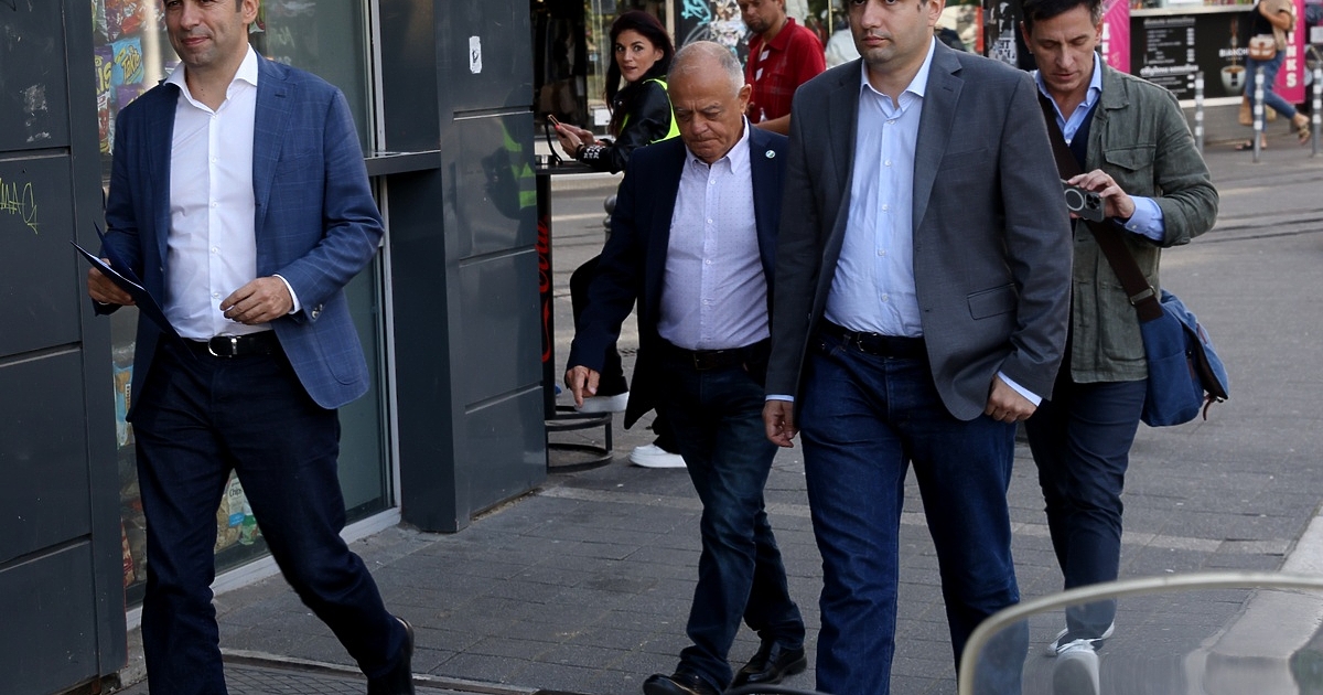 “Демократична България“ (ДБ) остава извън преговорите за правителство. Формацията, изглежда,