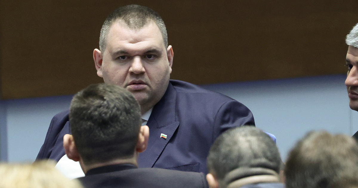 В никакъв случай“. Това каза Делян Пеевски след въпрос на