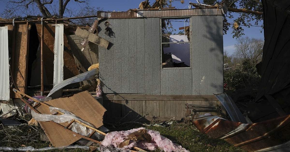 Хиляди полети се изпълняват със закъснение, а стотици са отменени