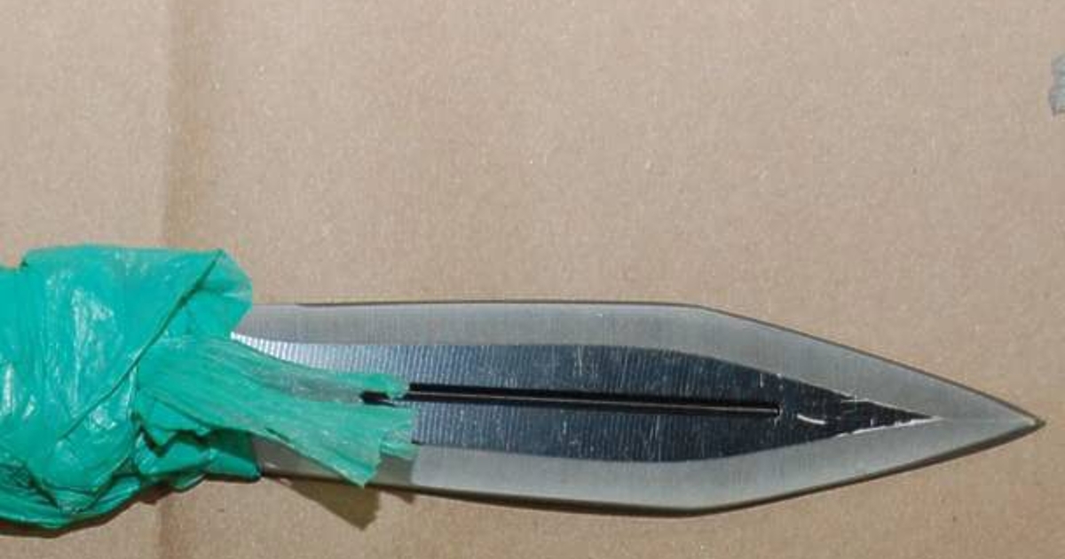 Жена намушка с нож трима души. Нападението е станало на