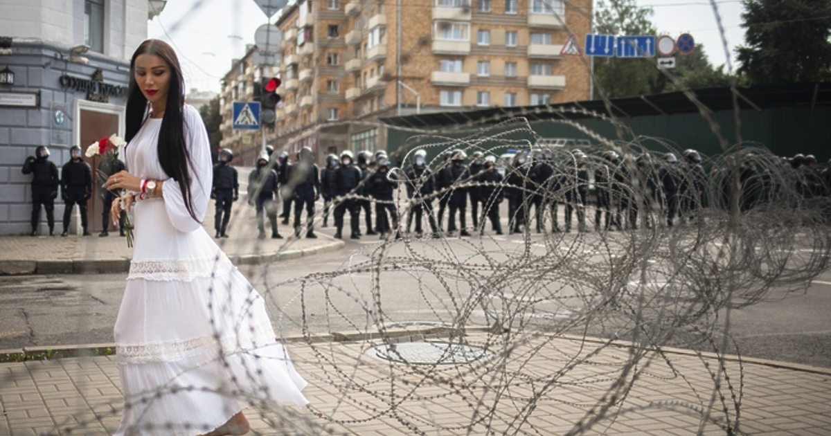 Устните тип Шаран, нападнат от стръшел, парализираните с ботулинов токсин