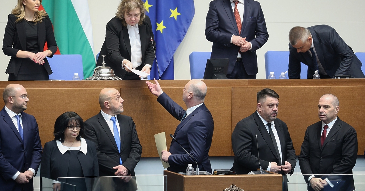 Готви ли новото правителство увеличение на данъците? ПП-ДБ твърди, че управляващите