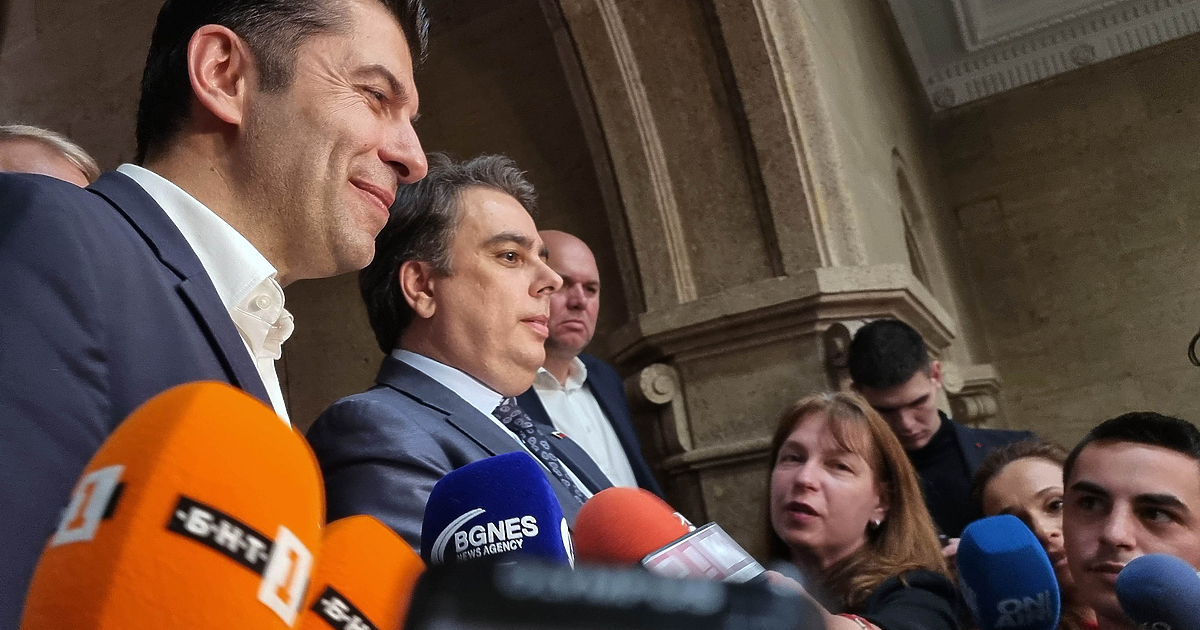 Премиерът Росен Желязков трябва да изземе инициативата от лидера на