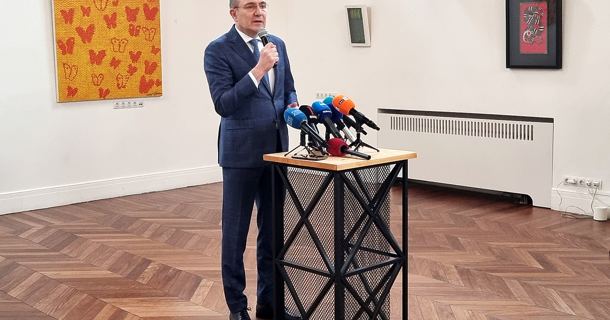 Ние сме плътно зад този екип.Това обяви президентът (2002-2012 г.)