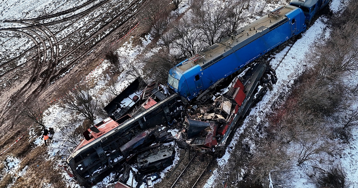 Все още има опасност за живота на мъжа, приет в