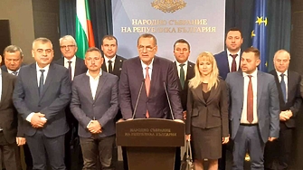 Движение права и свободи ДПС Доган реши да подкрепи редовното правителство